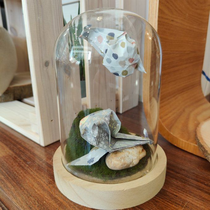 cloche lumineuse avec deux escargots en balade