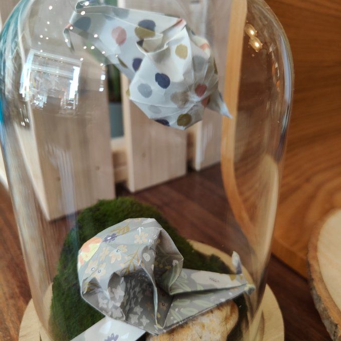 cloche lumineuse avec deux escargots en balade