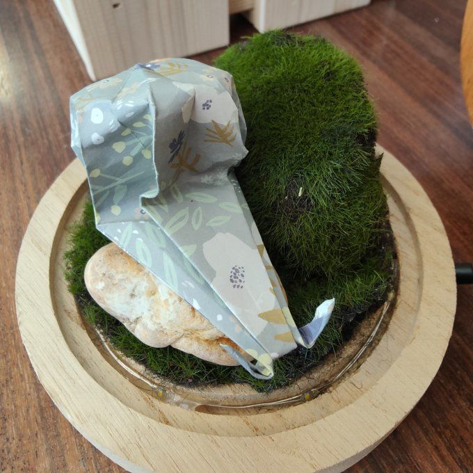 cloche lumineuse avec deux escargots en balade