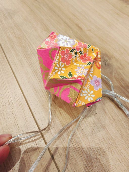 guirlande lumineuse tons orangés et fuchsia