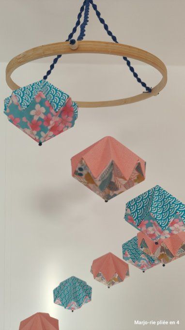 mobile ellipse pampilles rose et bleu pastel