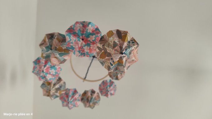mobile ellipse pampilles rose et bleu pastel