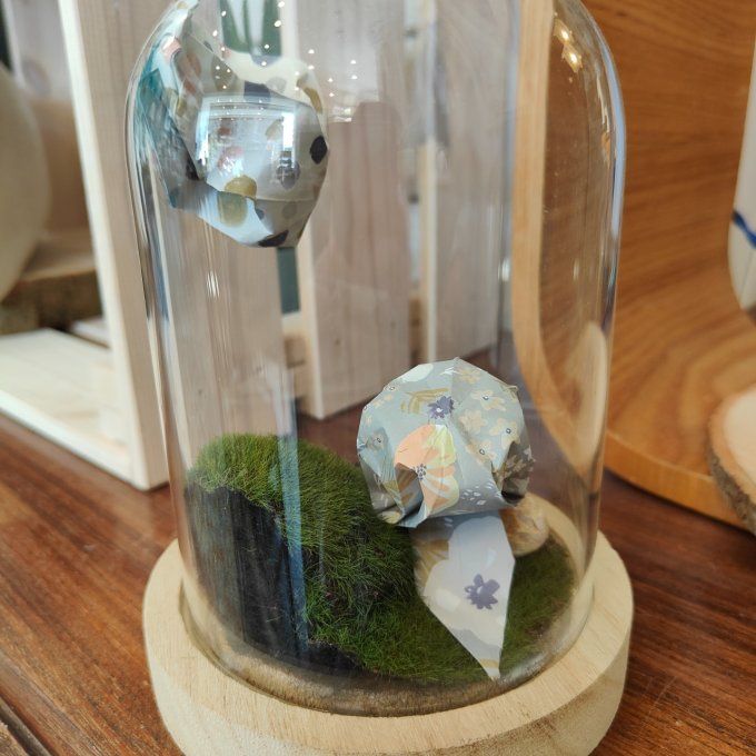 cloche lumineuse avec deux escargots en balade